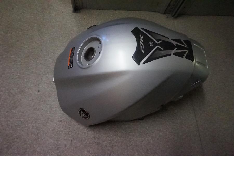 Framsidan på Bensintank från en Yamaha FJR 1300 -2016 motorcykel.