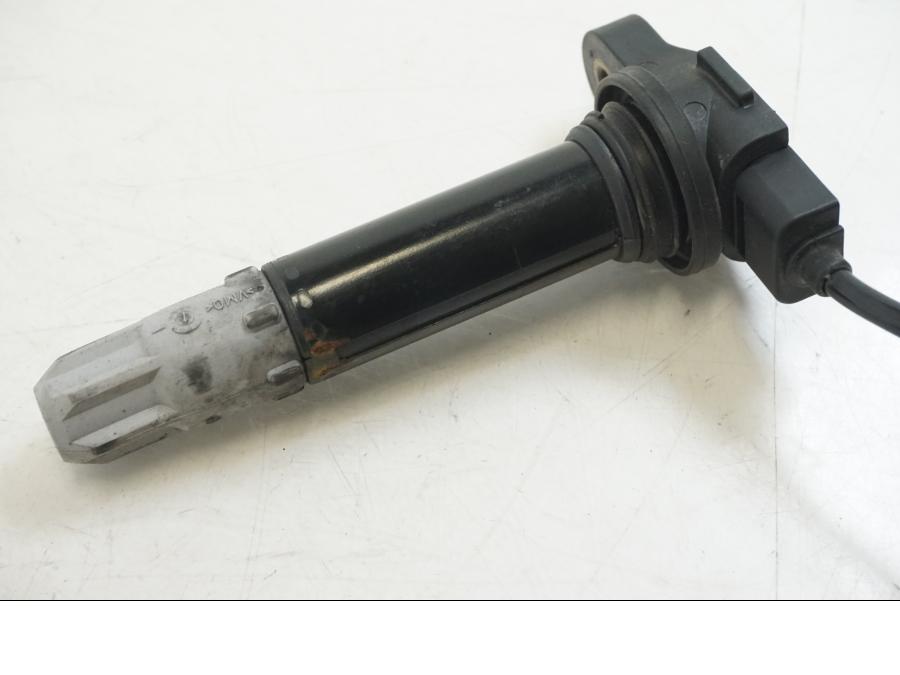 Baksidan på Tändspole från en Ducati Hyperstrada -2013 motorcykel.