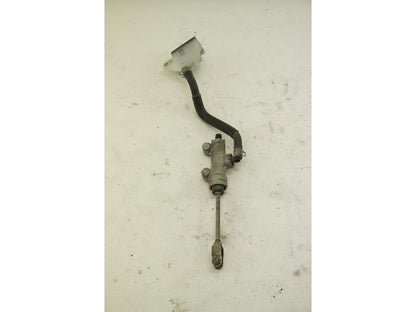 Baksidan på Bromshuvudcylinder från en Suzuki DL 1000 -2005 motorcykel.