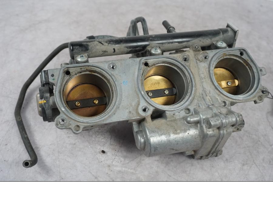 Framsidan på Spjällhus från en Triumph Tiger Explorer -2016 motorcykel.