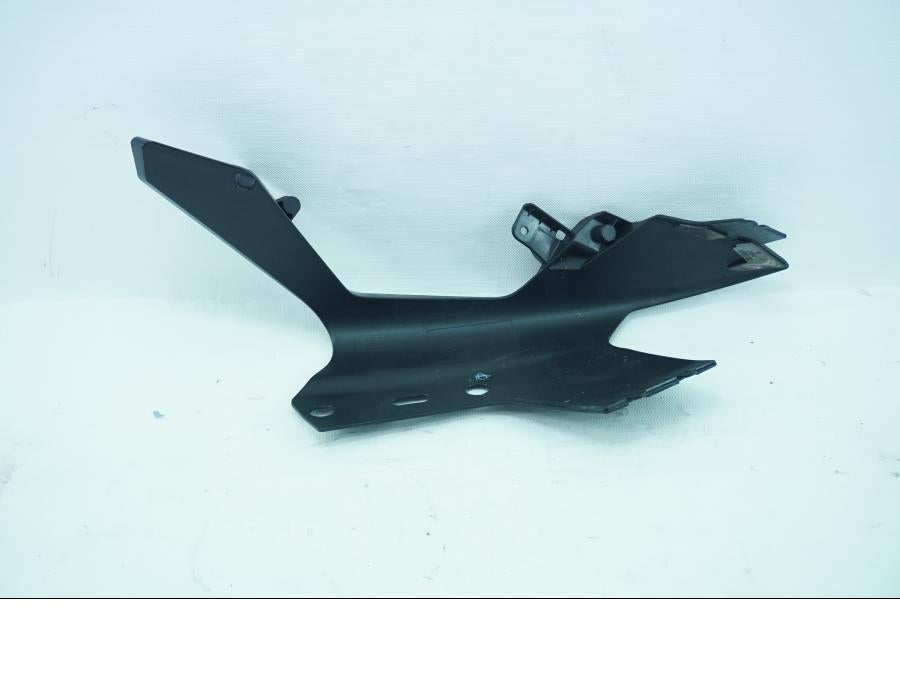 Höger sida på Toppkåpa från en KTM RC 390 -2019 motorcykel.