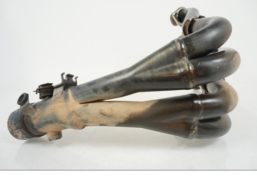 Snett nerifrån på Grenrör från en Suzuki GSX-R 1000 -2007 motorcykel.