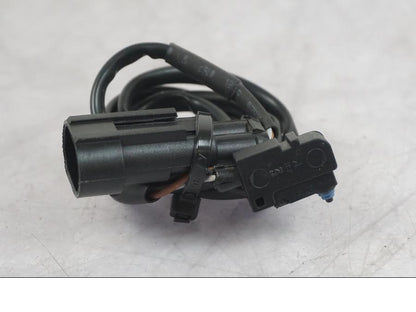 Baksidan på Bromsljuskontakt från en KTM 1290 Super Duke R -2022 motorcykel.