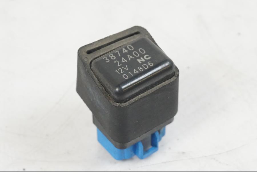 Framsidan på Relä från en Suzuki VZR 1800 -2009 motorcykel.