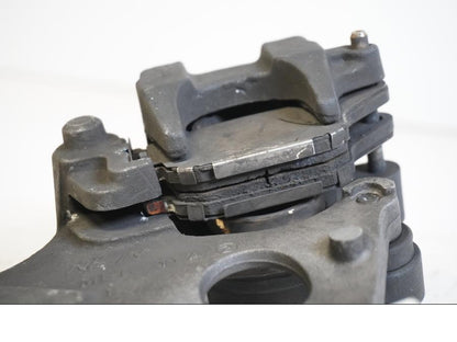 Höger sida på Bromsok från en Honda VTR 1000 F -2001 motorcykel.