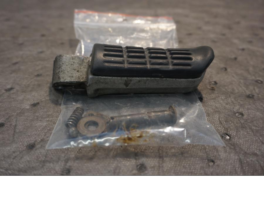 Framsidan på Fotpinne från en Honda NSR 125 -1998 motorcykel.