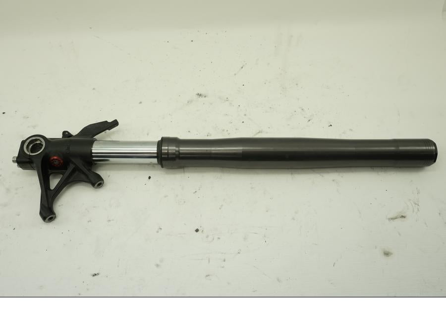 Framsidan på Gaffelben från en Ducati 899 Panigale -2015 motorcykel.