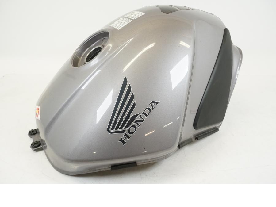 Framsidan på Bensintank från en Honda ST 1300 -2002 motorcykel.