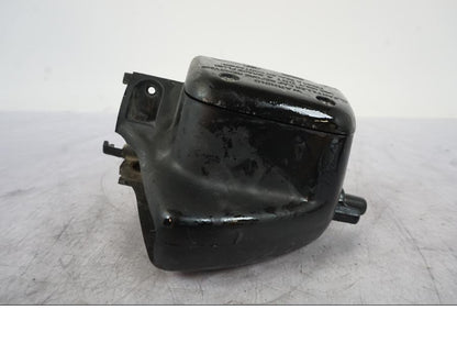 Baksidan på Bromshuvudcylinder från en BMW R 1150 GS -2002 motorcykel.