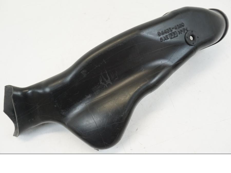 Framsidan på Luftrör från en Suzuki GSX-R 1000 -2005 motorcykel.