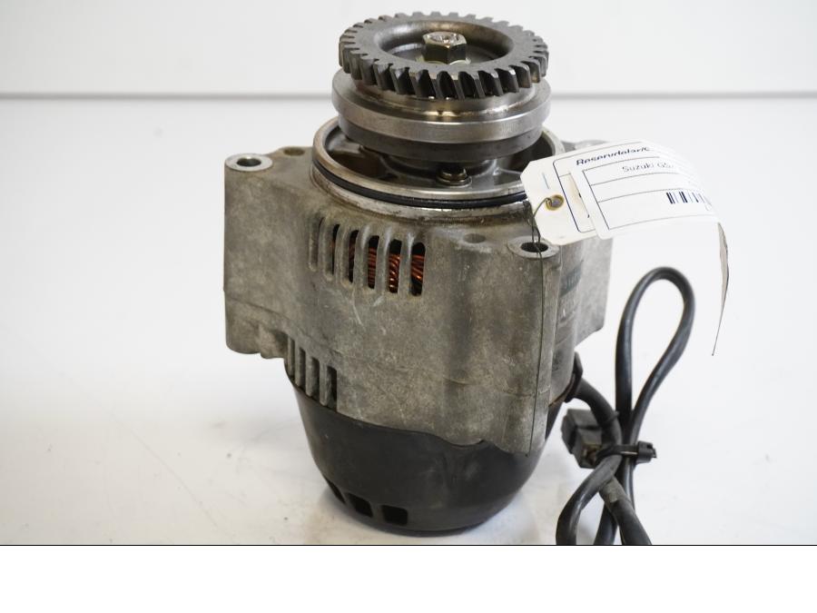 Framsidan på Generator från en Suzuki GSX 1100 -1992 motorcykel.