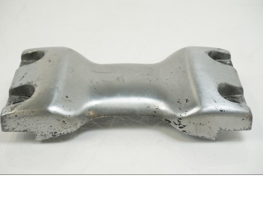 Snett uppifrån på Framskärmens aluplatta från en Yamaha XV 1100 -1993 motorcykel.