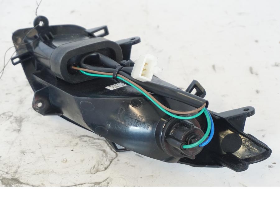 Snett uppifrån på Blinkers från en Kymco Agility 125 -2019 scooter.