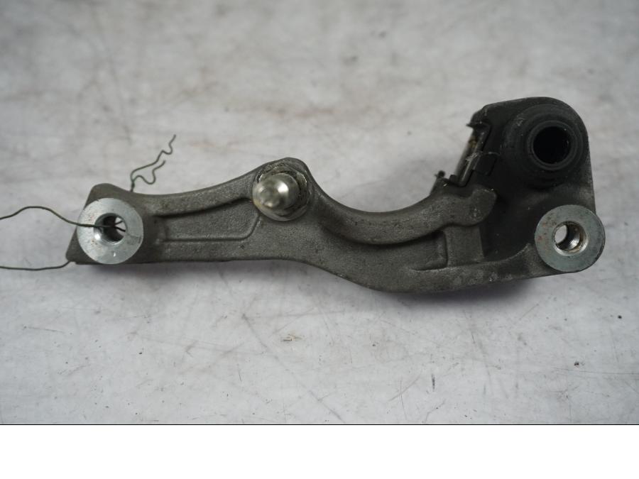 Vänster sida på Bromsoksfäste från en Honda XL 650 V -2007 motorcykel.