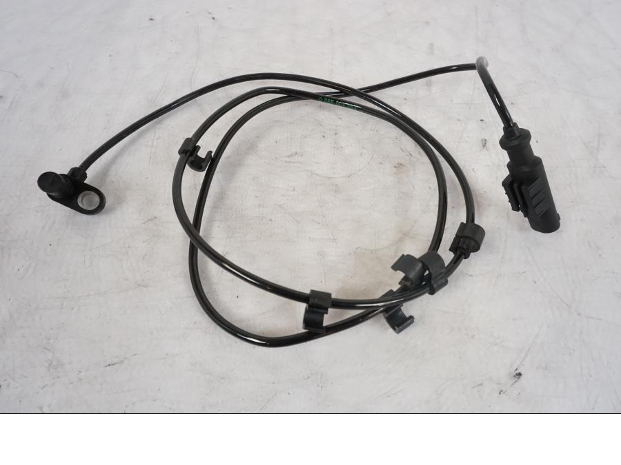 Framsidan på ABS givare från en KTM 1290 Super Duke R -2023 motorcykel.