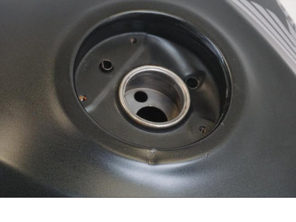 Höger sida på Bensintank från en Honda CB 650 F Hornet -2017 motorcykel.