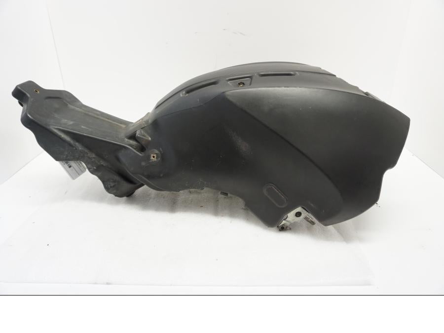 Höger sida på Bensintank från en Ducati Monster 696 -2010 motorcykel.