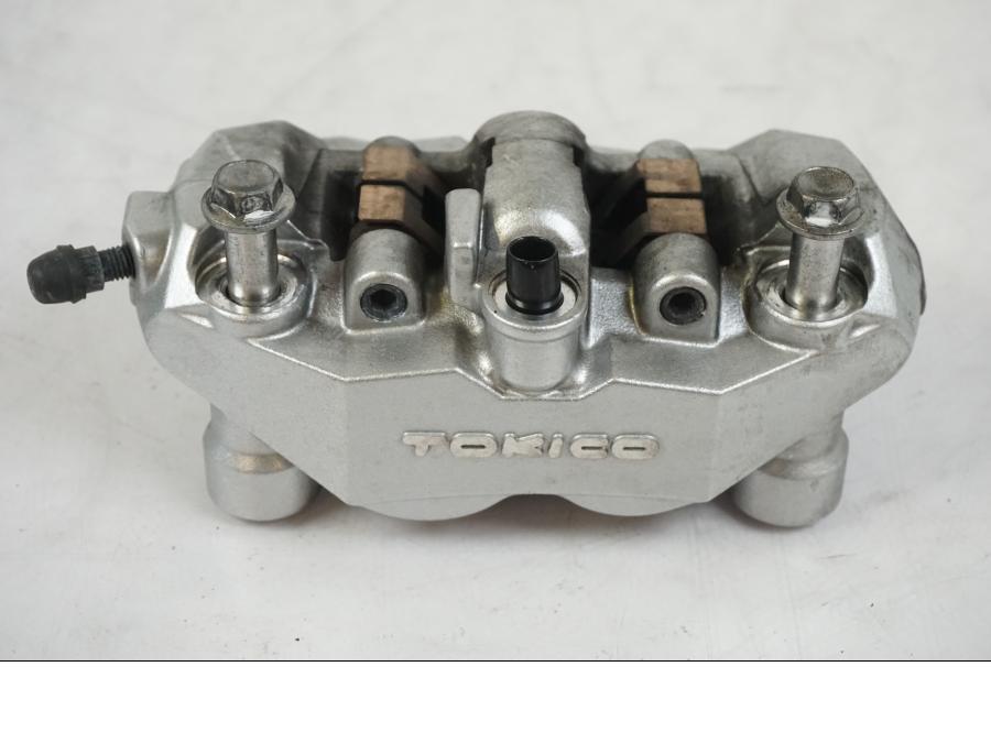 Framsidan på Bromsok från en Suzuki VZR 1800 -2009 motorcykel.