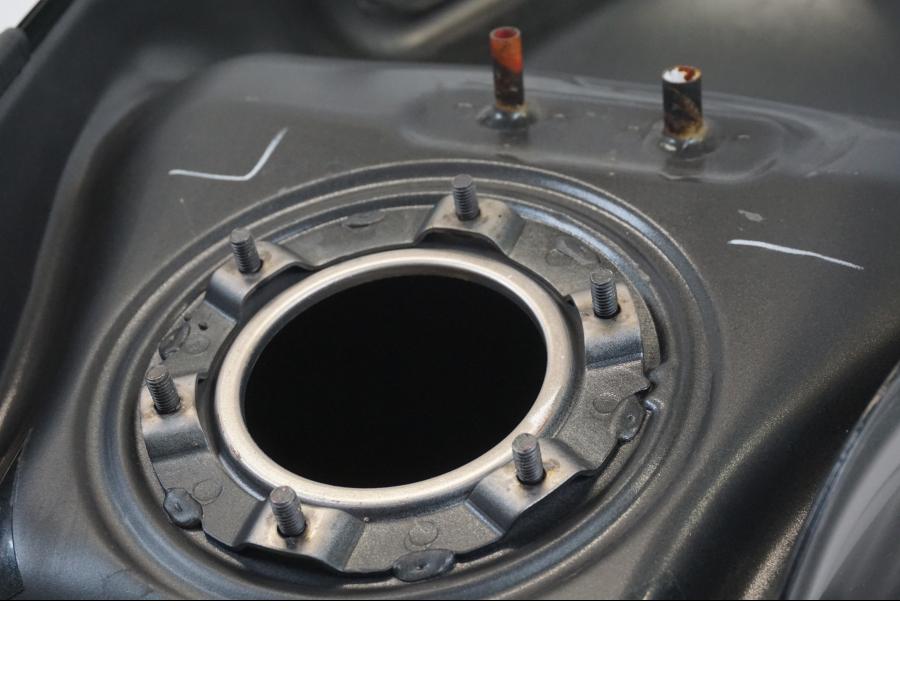 Extrabild6 på Bensintank från en Honda CB 650 F Hornet -2017 motorcykel.