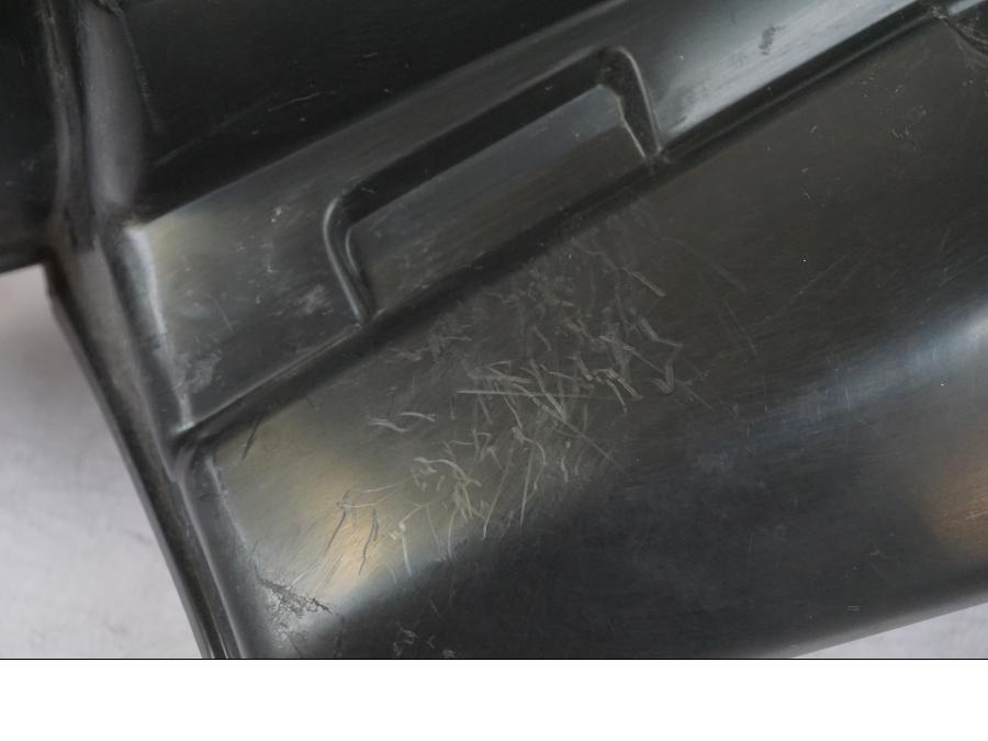 Vänster sida på Luftrör från en Suzuki GSX-R 750 -2006 motorcykel.