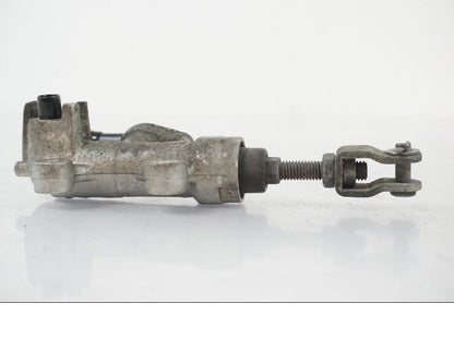 Baksidan på Bromshuvudcylinder från en Suzuki SV 650 S -2005 motorcykel.