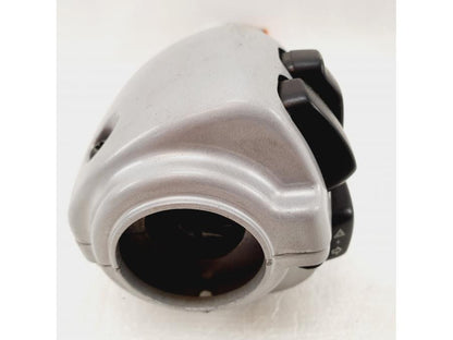 Baksidan på Styrelreglage från en H-D V-Rod 1130 -2005 motorcykel.