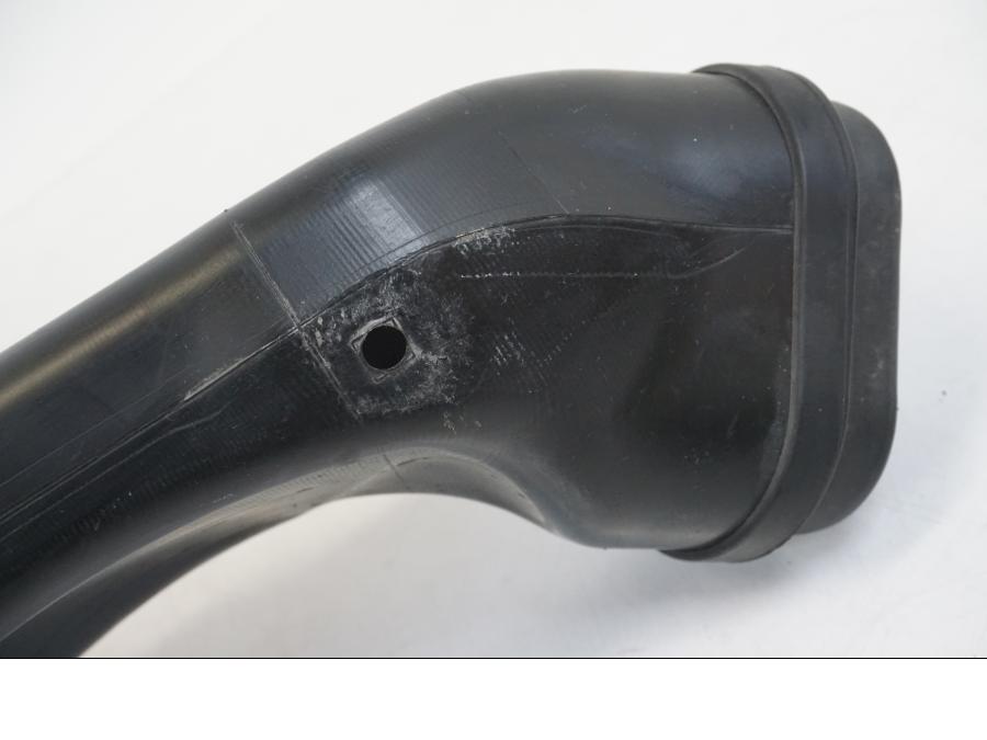 Snett nerifrån på Luftrör från en Suzuki GSX-R 1000 -2005 motorcykel.