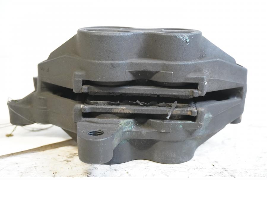 Höger sida på Bromsok från en Triumph Speed Triple -2002 motorcykel.