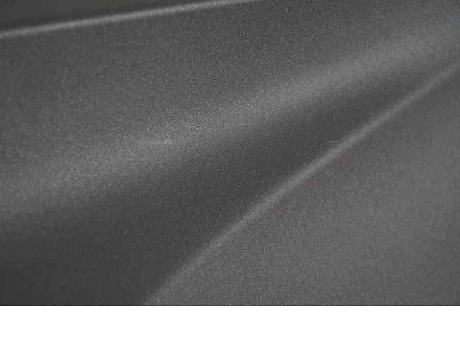 Snett nerifrån på Toppkåpsinsida från en Yamaha YZF-R7 -2022 motorcykel.