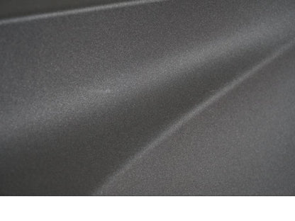 Snett nerifrån på Toppkåpsinsida från en Yamaha YZF-R7 -2022 motorcykel.