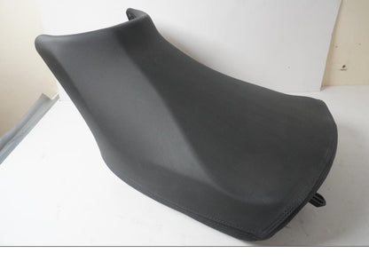 Framsidan på Sadel från en Triumph Tiger -2012 motorcykel.