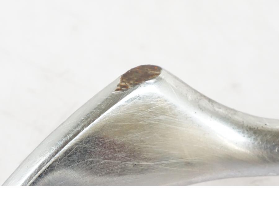 Vänster sida på Sidostöd från en Yamaha XVS 1100 -2004 motorcykel.