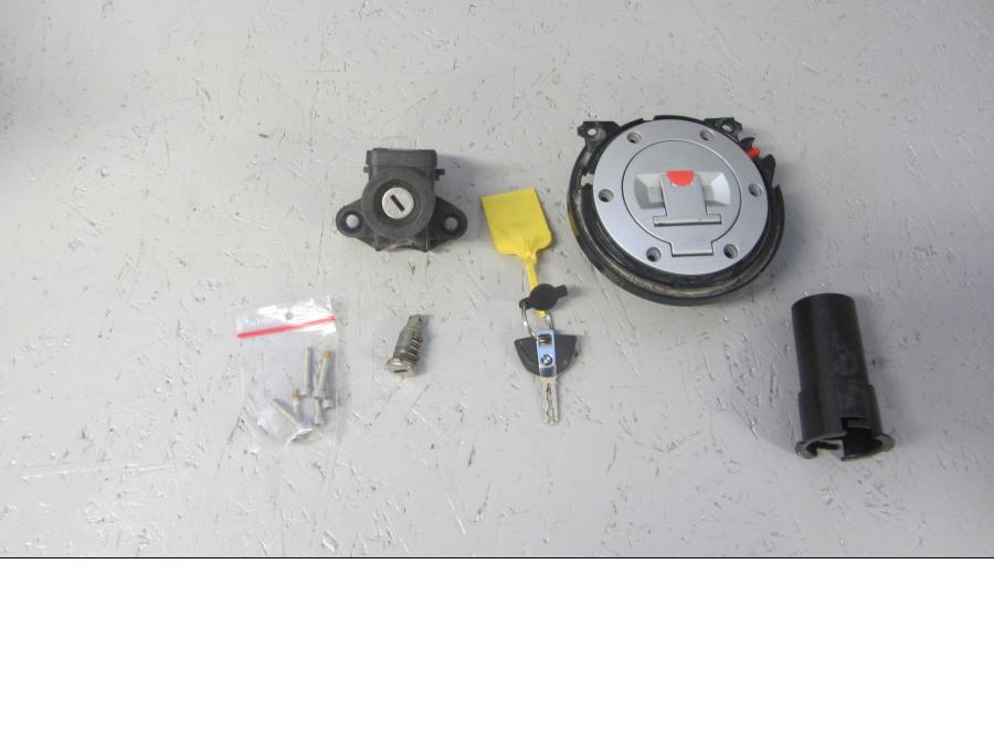 Framsidan på Låssats från en BMW R 1200 GSA -2014 motorcykel.