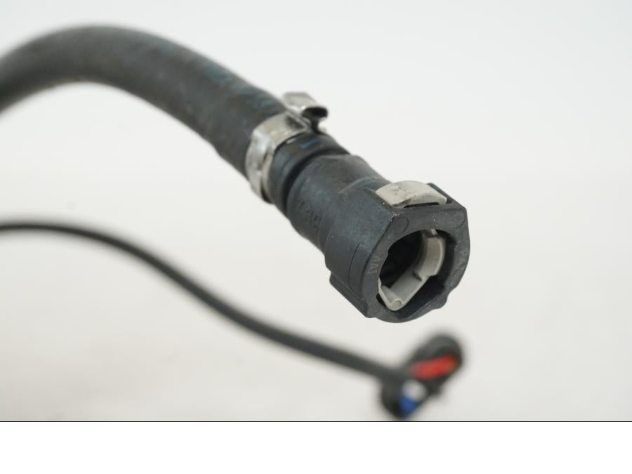 Snett uppifrån på Bensinpump insprut från en Aprilia Tuono V4R -2011 motorcykel.