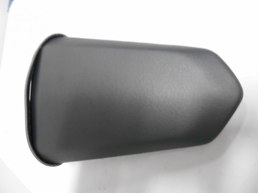 Höger sida på Sadel från en Yamaha YZF 1000 R1 -2017 motorcykel.