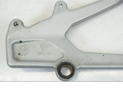 Extrabild4 på Fotpinnefäste från en Ducati Streetfighter V4 -2020 motorcykel.