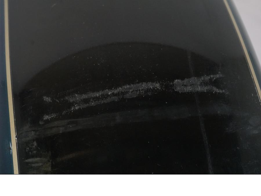 Extrabild1 på <p>Bakskärm från Suzuki VZ 800 1997.</p>

<p>Med invändigt stag, mindre lackskador, repor och en spricka höger fram se bilder.</p> motorcykel.