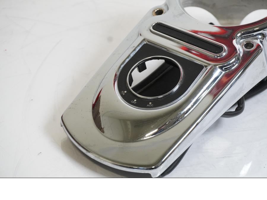 Höger sida på Instrumentkonsoll från en H-D Dyna Wide Glide FXDWG -2010 motorcykel.