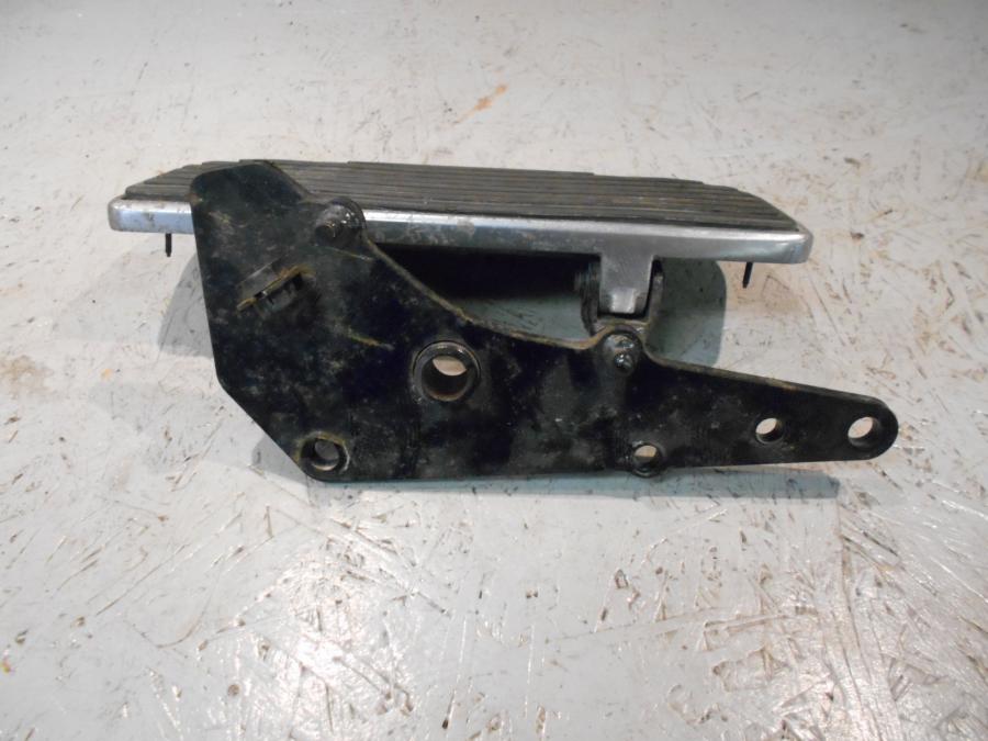 Höger sida på Fotplatta från en Kawasaki VN 1500 -1996 motorcykel.