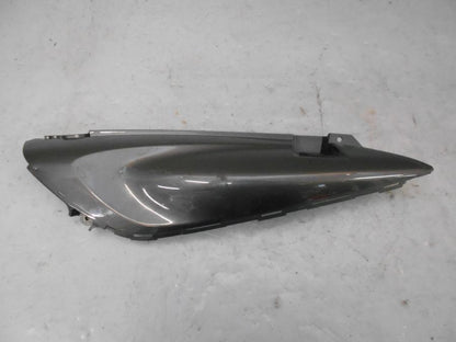 Framsidan på Bakvinge från en Suzuki DL 650 -2013 motorcykel.