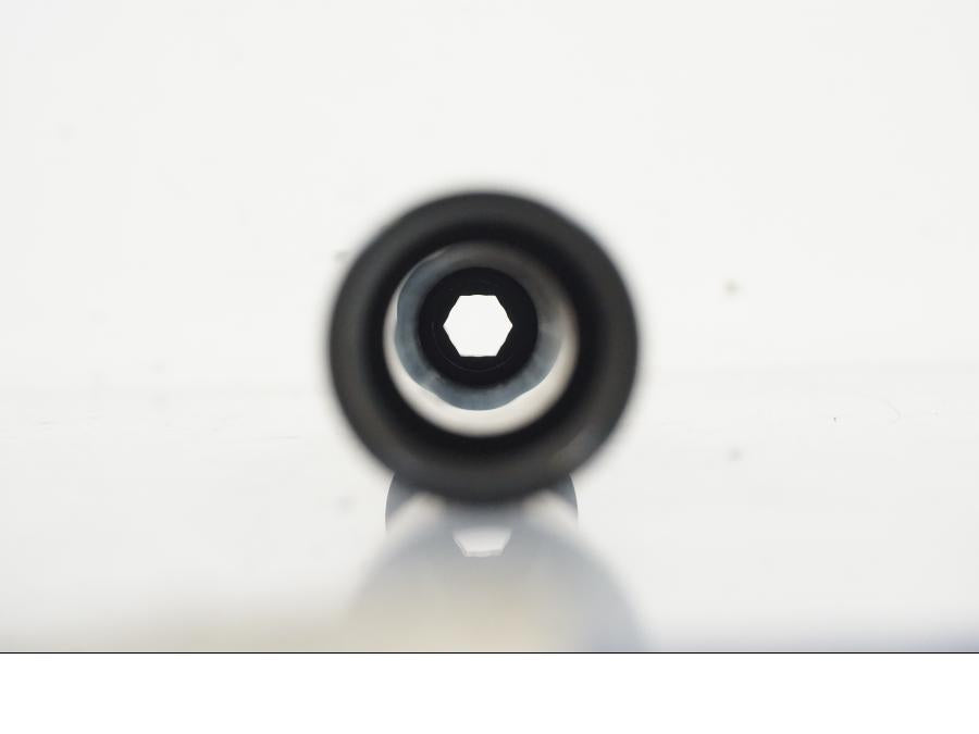 Snett uppifrån på Axel från en KTM 1290 Super Duke R EVO -2023 motorcykel.