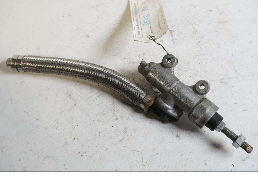 Baksidan på Bromshuvudcylinder från en Suzuki GSX-R 750 -2000 motorcykel.