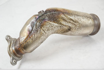 Snett uppifrån på Grenrör från en KTM 1290 Super Duke R EVO -2023 motorcykel.