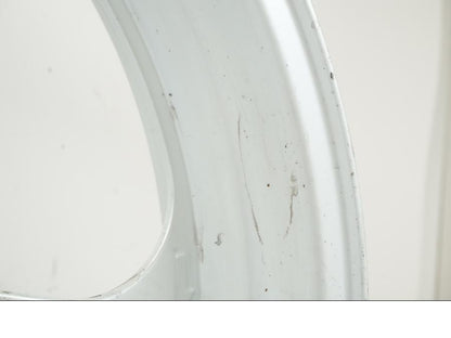 Snett nerifrån på Fälg från en Honda CBR 1000 F -1989 motorcykel.