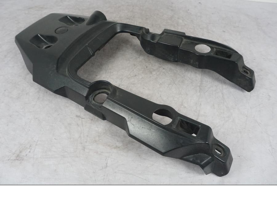 Snett nerifrån på Bakvinge från en Triumph Tiger Explorer -2012 motorcykel.