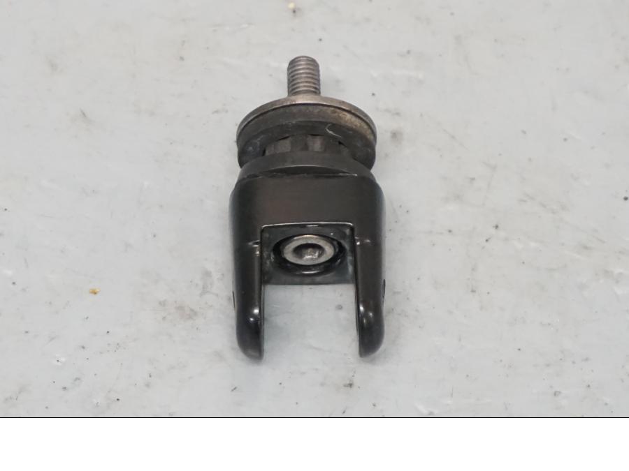 Framsidan på Fotpinnefäste från en Triumph Street Twin -2016 motorcykel.