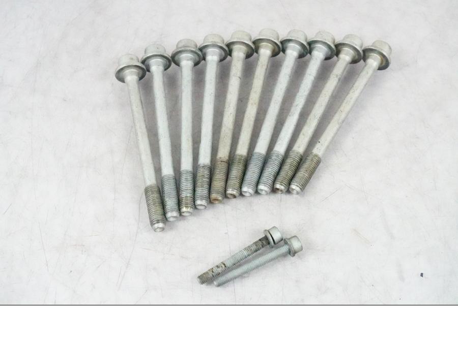 Framsidan på Skruv / Mutter etc från en BMW K 1200 S -2005 motorcykel.