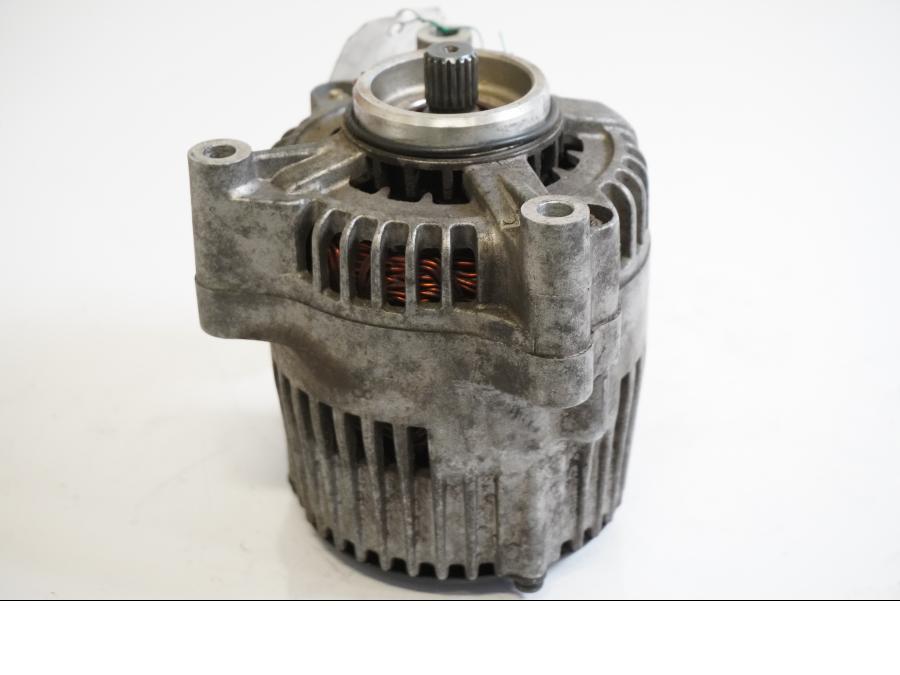 Framsidan på Generator från en Suzuki GSX-R 750 -1992 motorcykel.