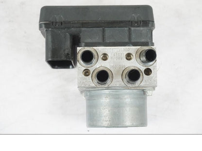 Vänster sida på ABS Modulator från en KTM 690 Duke -2015 motorcykel.