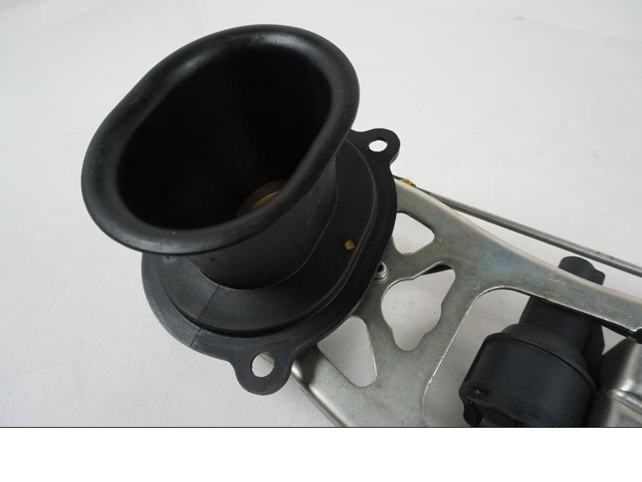 Vänster sida på Spjällhus från en Ducati 848 -2013 motorcykel.